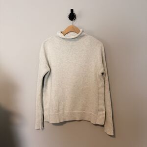 Tahari Womens Pullover Knit Sweater Size Medium Long Sleeve Mock Neck